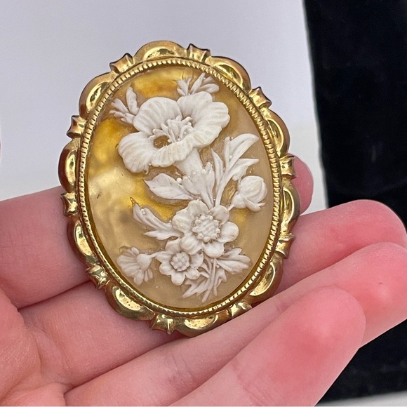 Vintage 40's Lucite Floral CAMEO CottageCore Fairy Ballet Core Retro Dress Clip - Picture 8 of 8